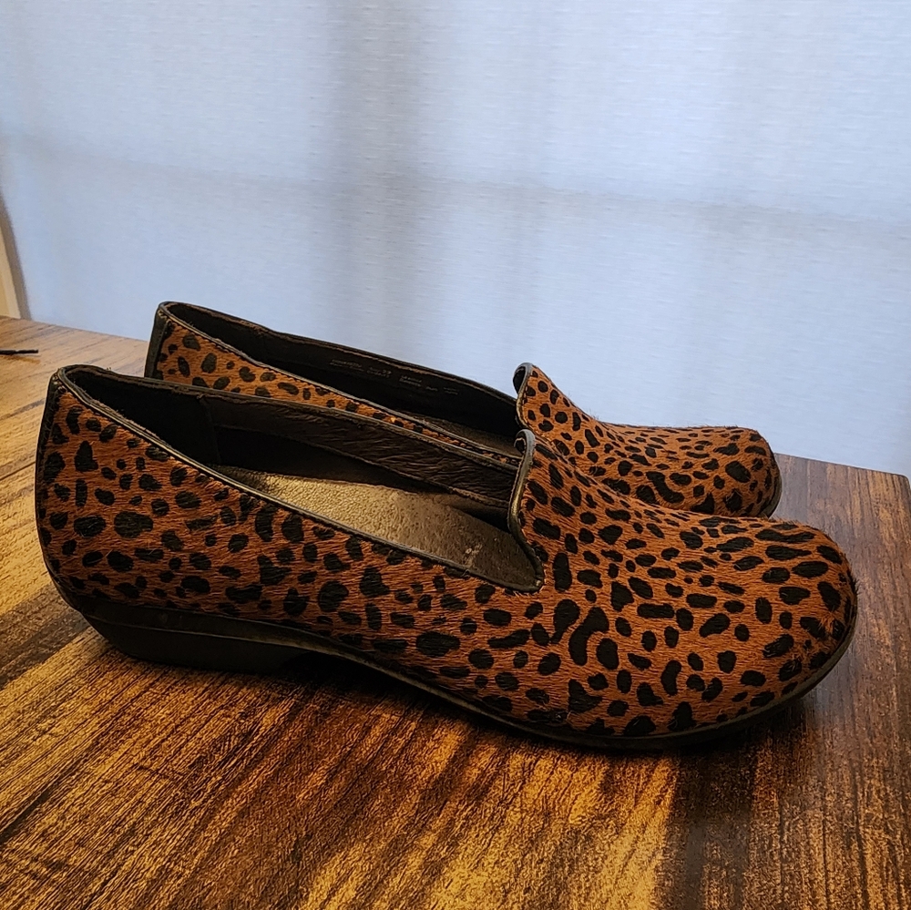 Dansko Olivia Calf Hair Leopard Cheetah Brown Slip  Flats Loafers Size 39 8.5 9